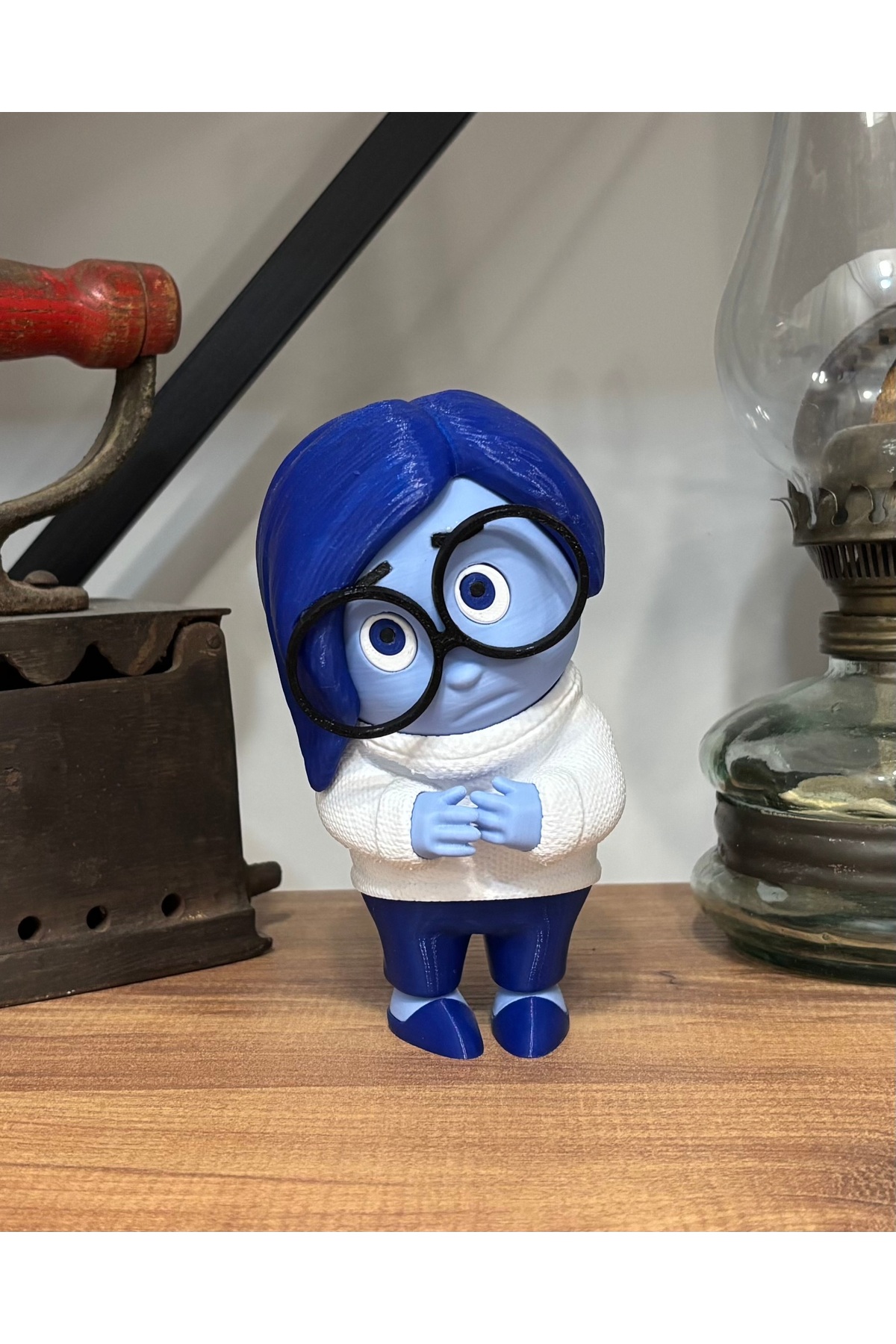 Ters Yüz – Üzüntü (Sadness) Dekoratif Figür – Film Karakteri Koleksiyon Ürünü